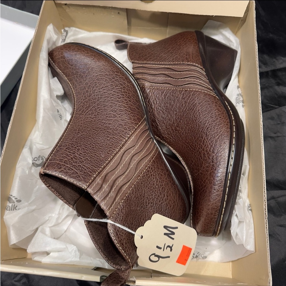 SoftWalk Brown Ankle Booties 9.5 women’s